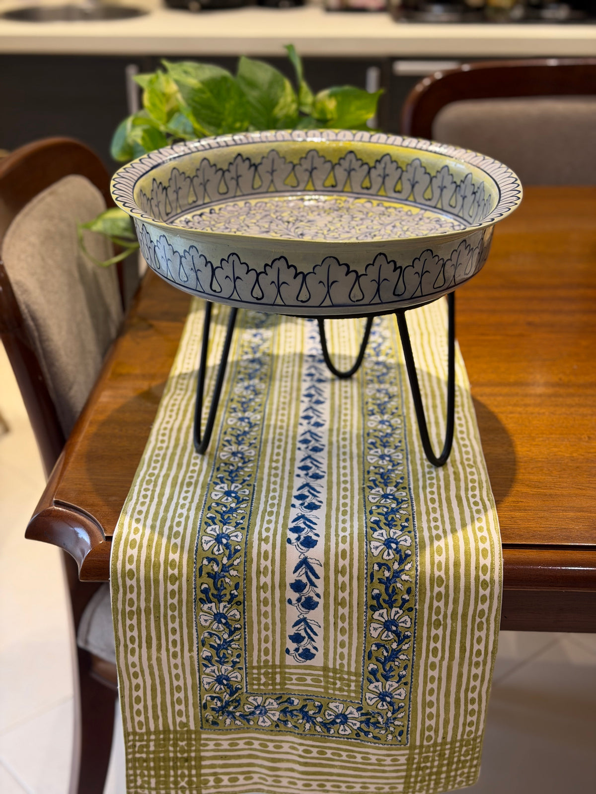 Hala platter with stand