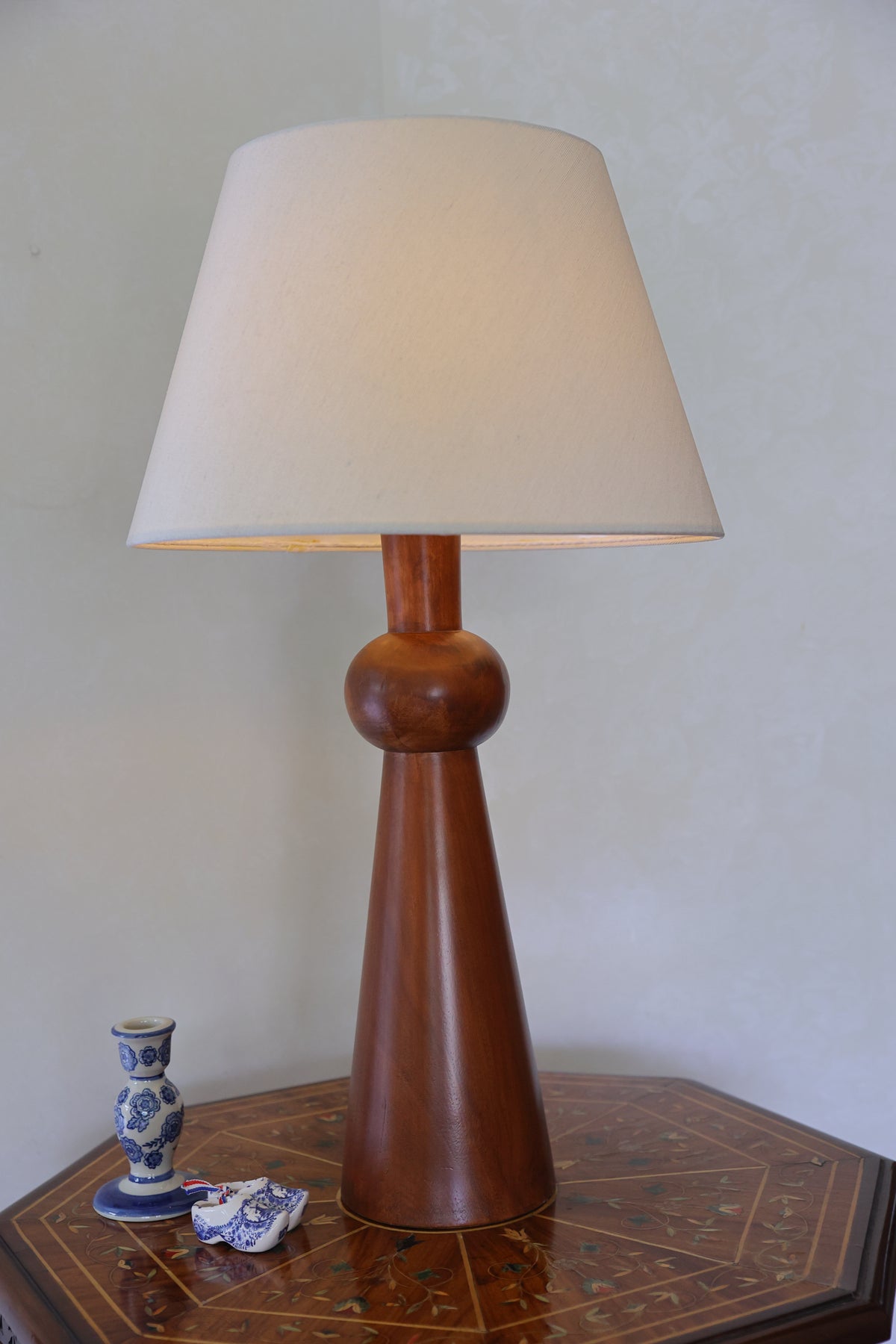 Wooden ball table lamp