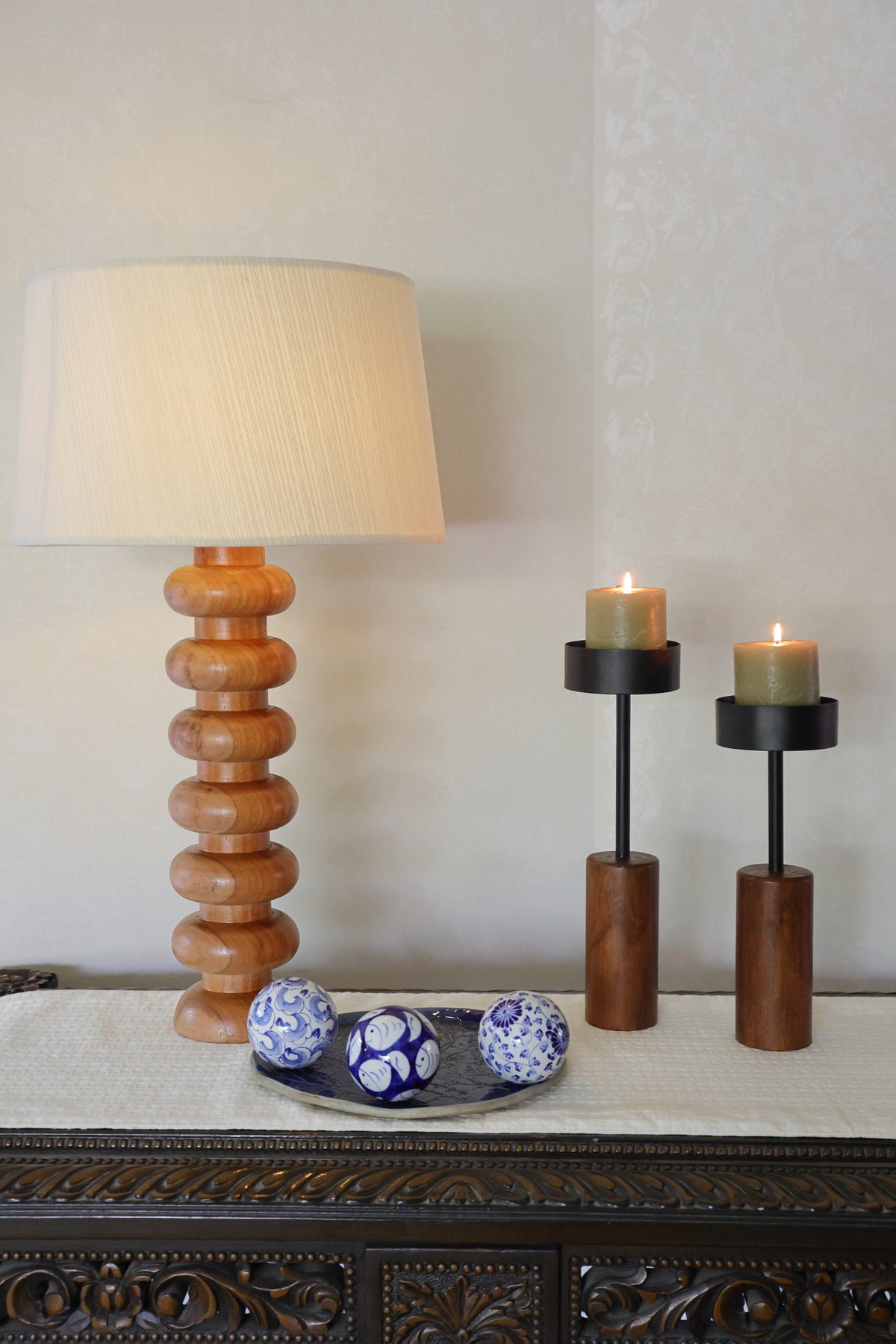Round black candle stands