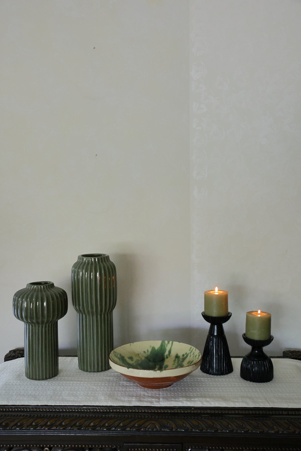 Groove candle stands