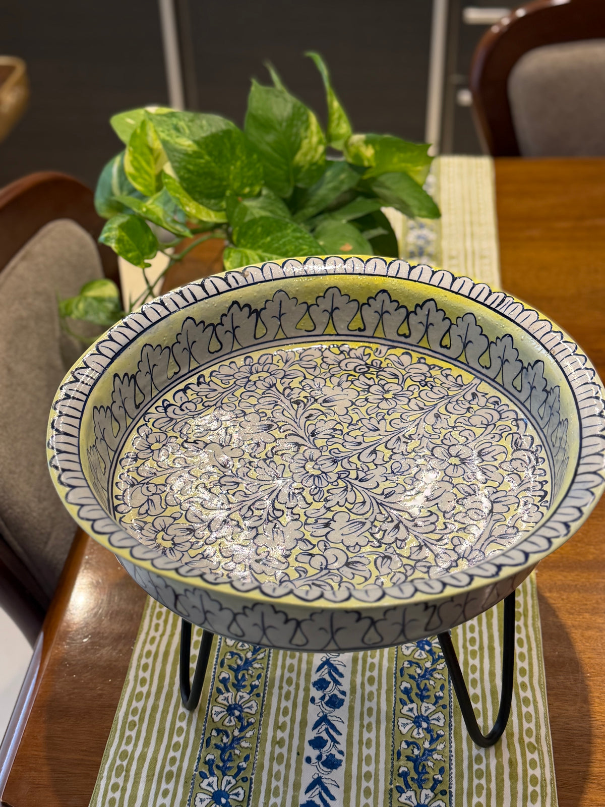 Hala platter with stand