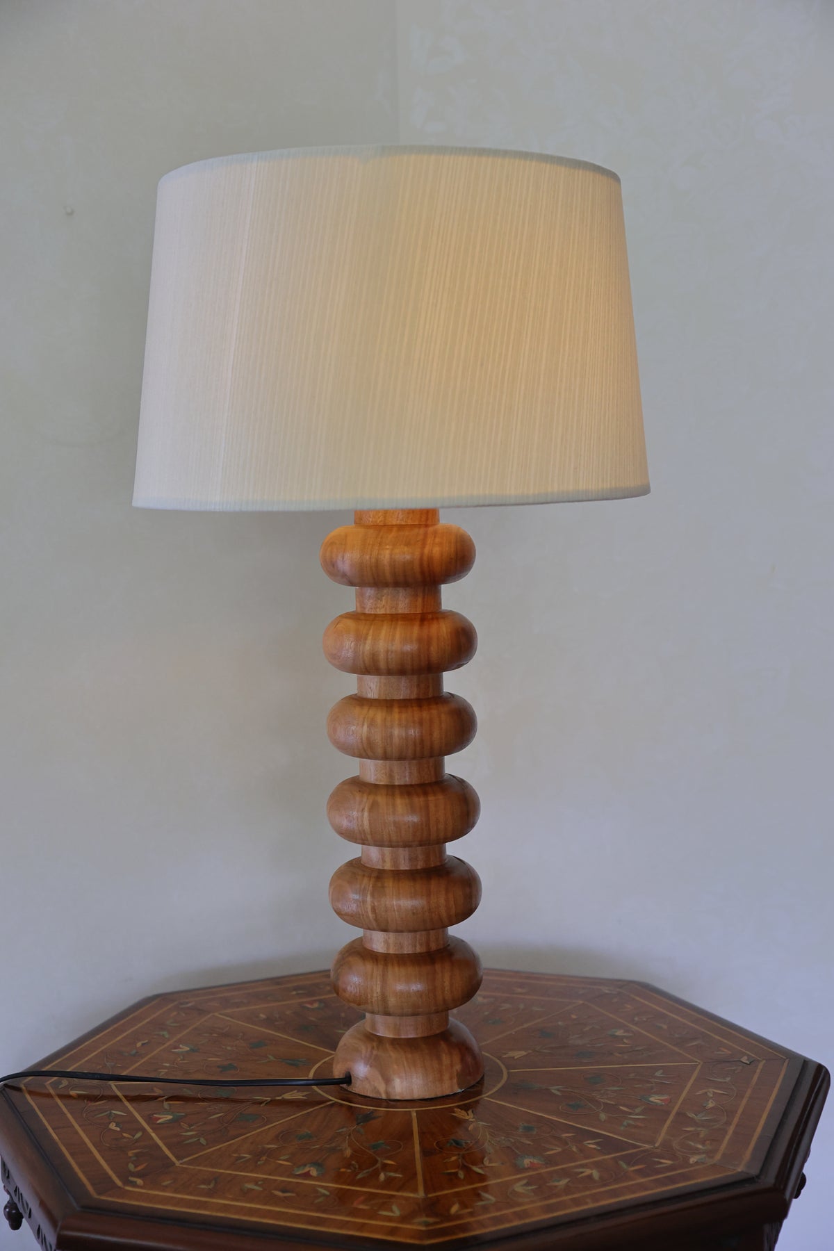 Round Nook table lamp with textured shade