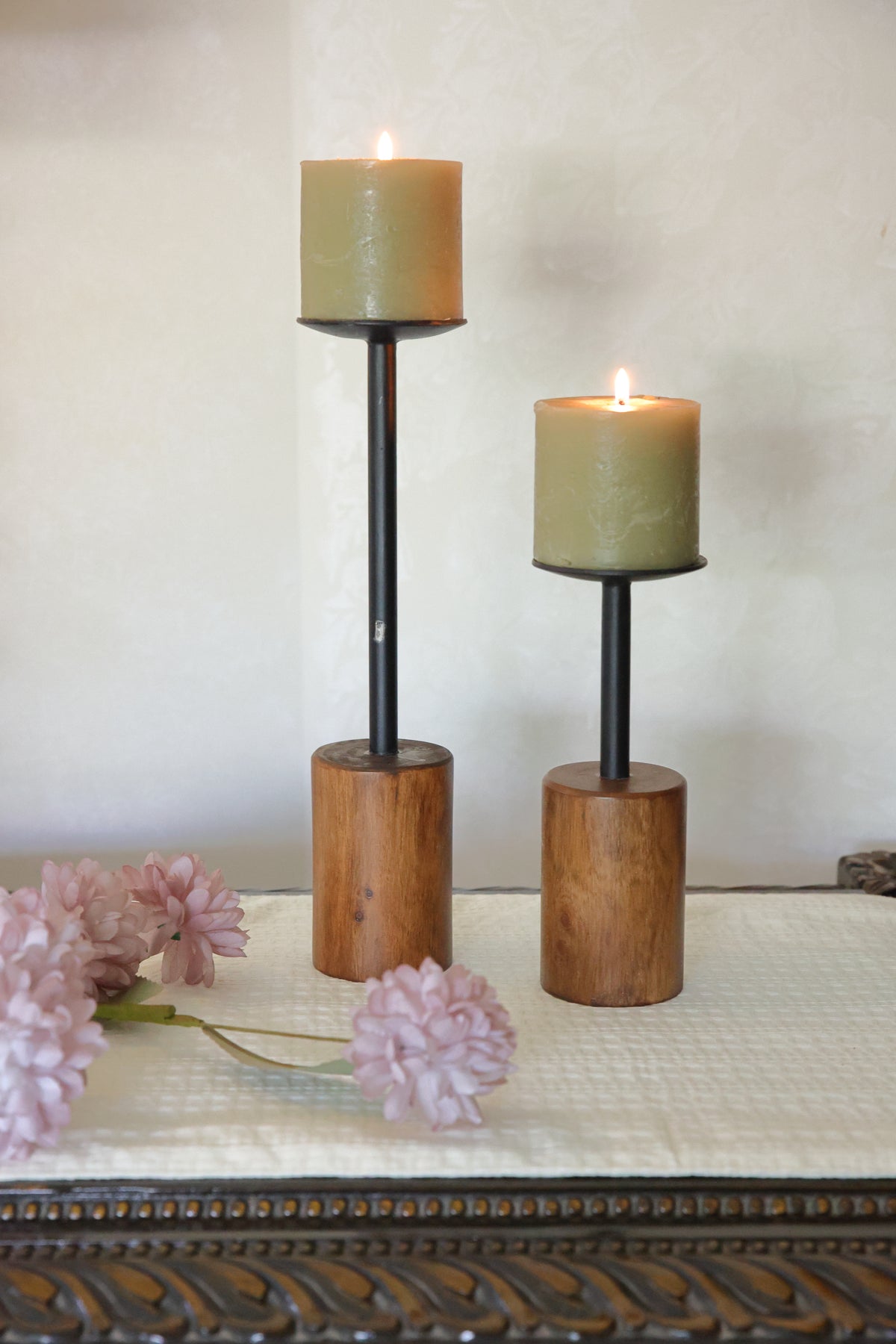 Black flat candle stands