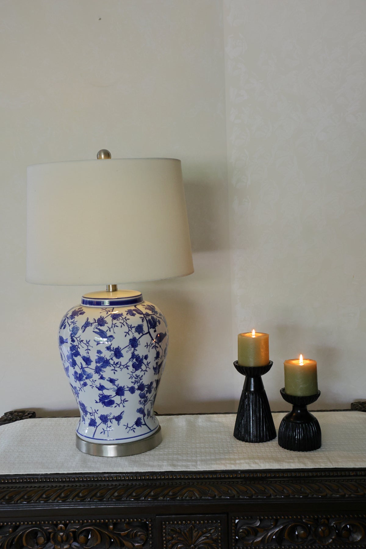 Groove candle stands
