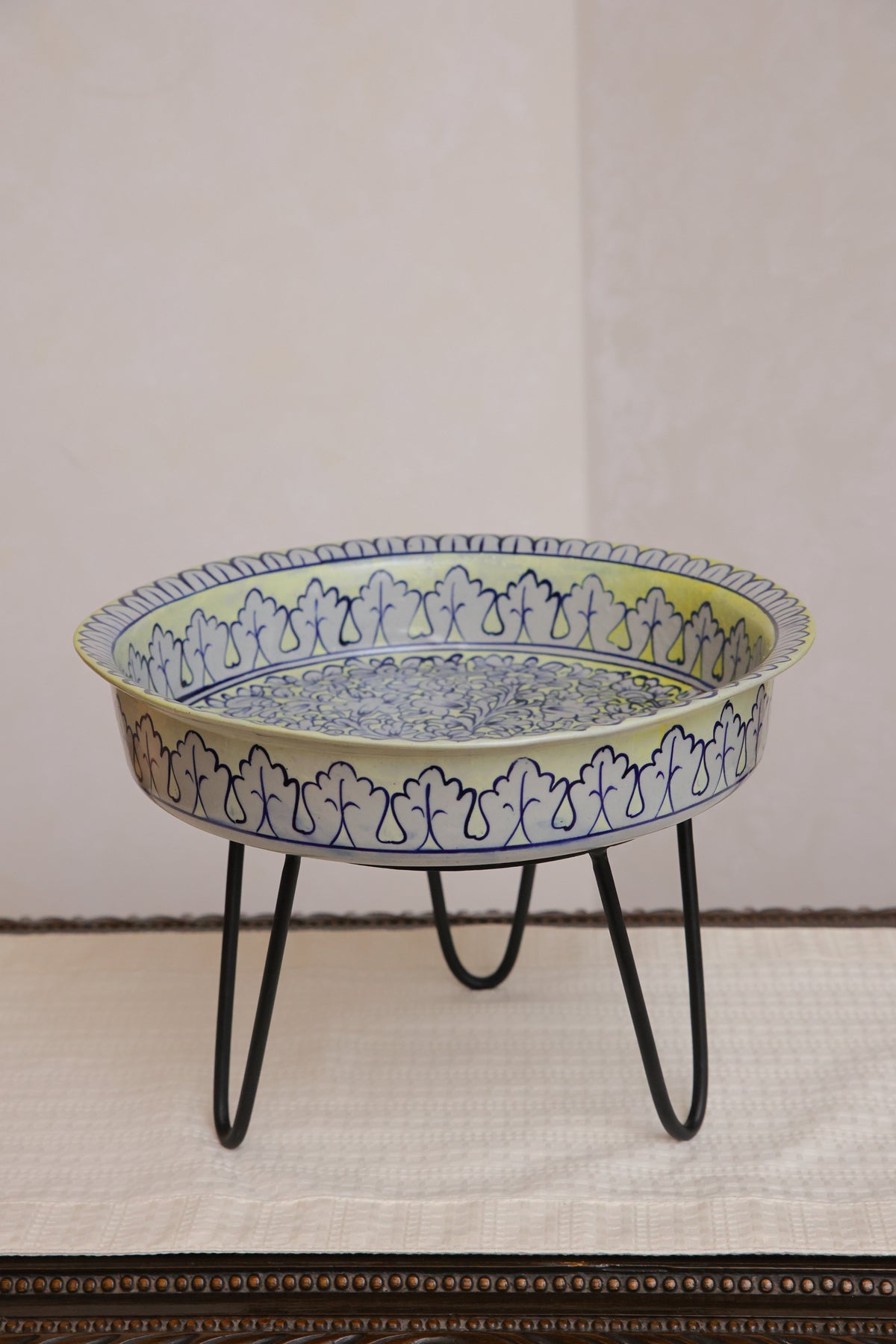 Hala platter with stand