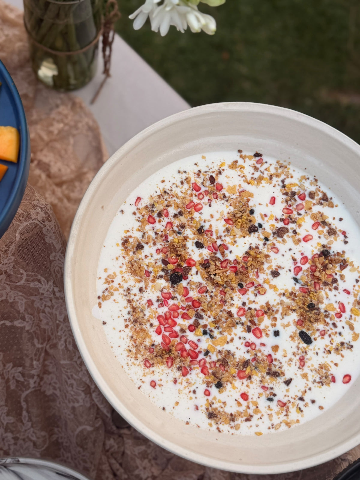 Beige ceramic with wood platter